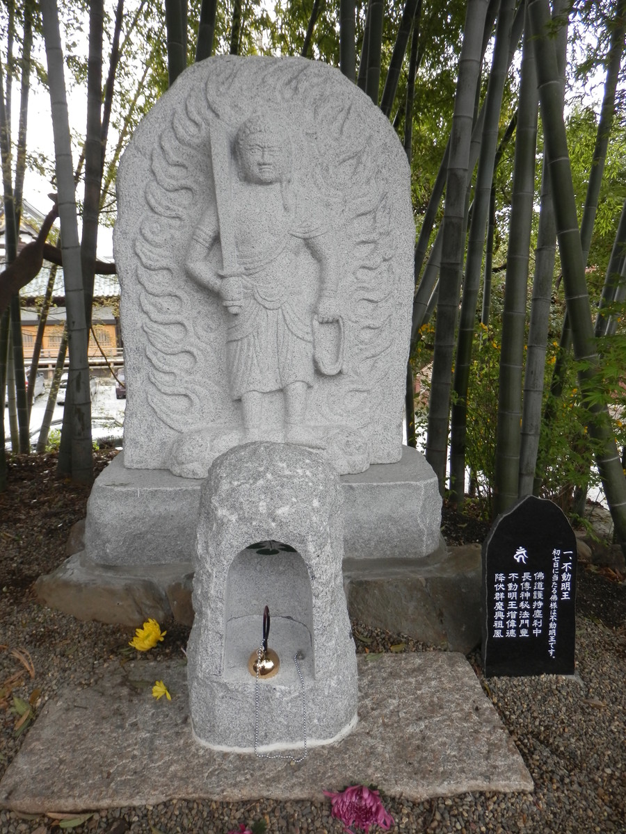 十三仏石像 | 茨城県桜川市で石燈籠、墓石、石仏・石造物、手水鉢の 